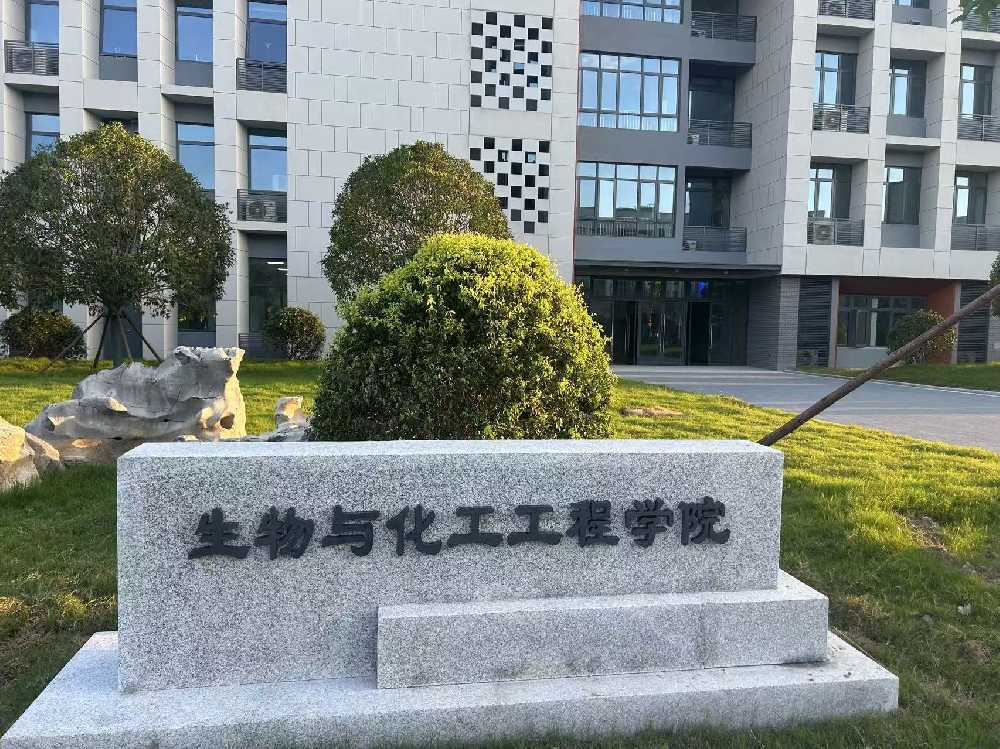 青山区扬州职业大学体育场高杆灯项目